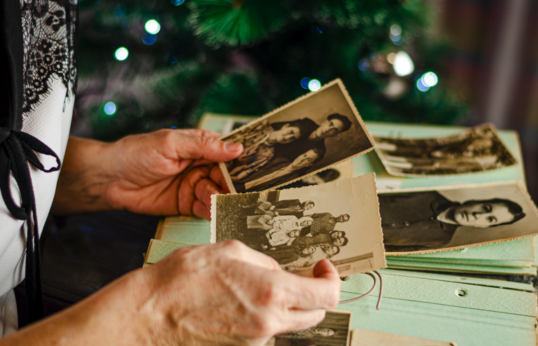 Read more about the article Preserving Memories: The Significance of Memorial Cards in Ireland